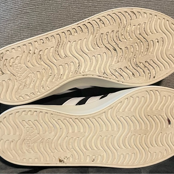 Adidas Black and White Sneakers with Gold Logo - Picture 9 of 9